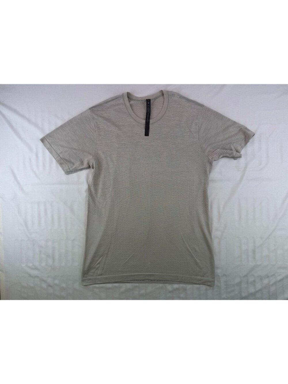 Lululemon Metal Vent Breathe Perforated Short Sleeve Shirt Size M